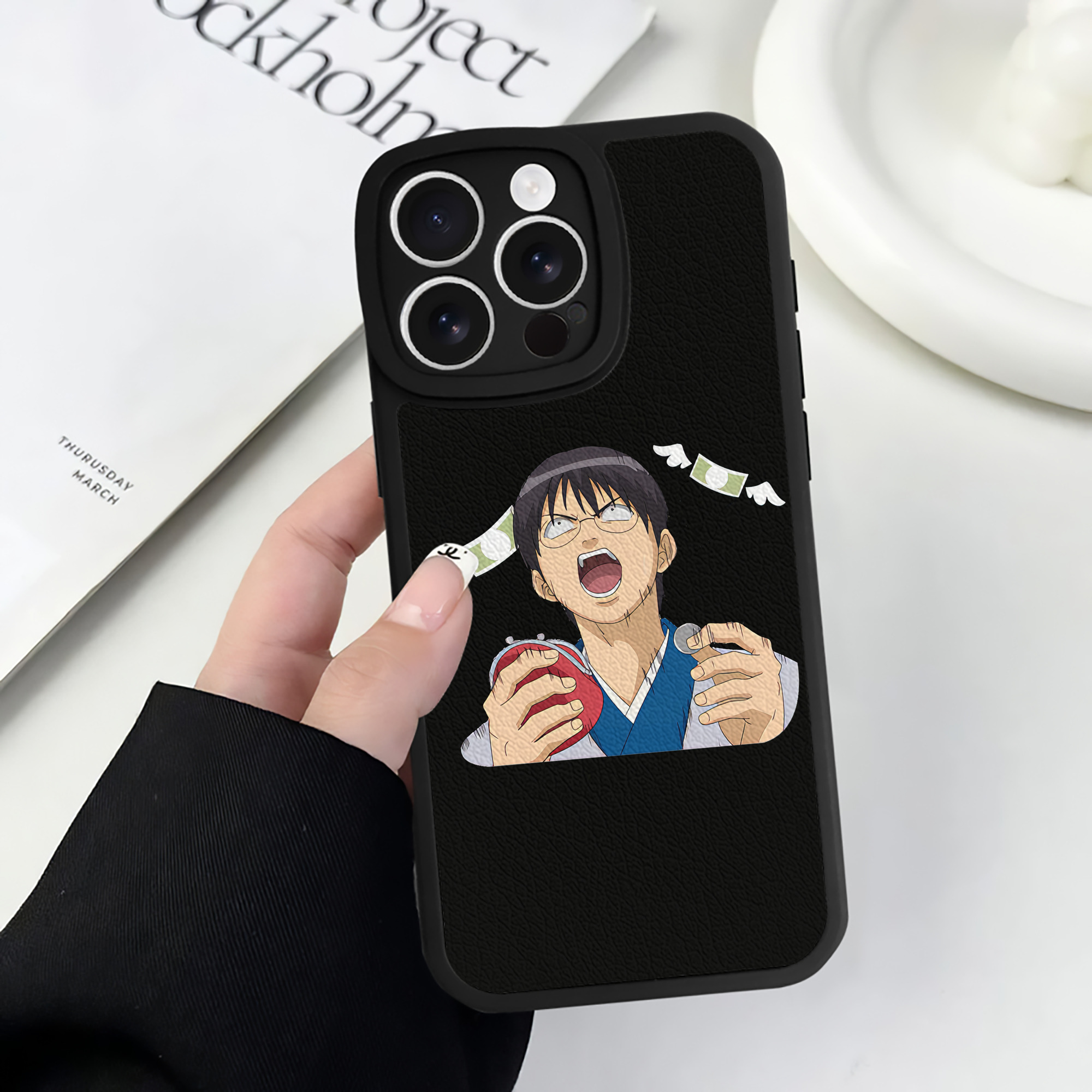 （画像用） ぎんたま 坂田銀時（さかたぎんとき） 神楽 志村新八（しむら しんぱち） GINTAMA Sakata Gintoki Kagura Shimura Shinpachi 【iPhone 16シリーズ対応】シリコンスマホケース（レザー調） 材質：シリコン